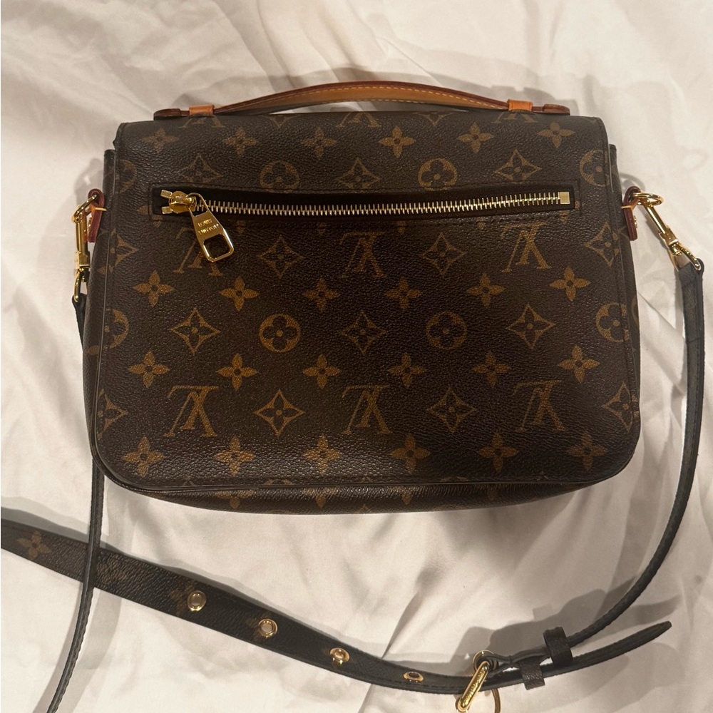 Louis Vuitton Pochette Métis Bag - Picture 3 of 8